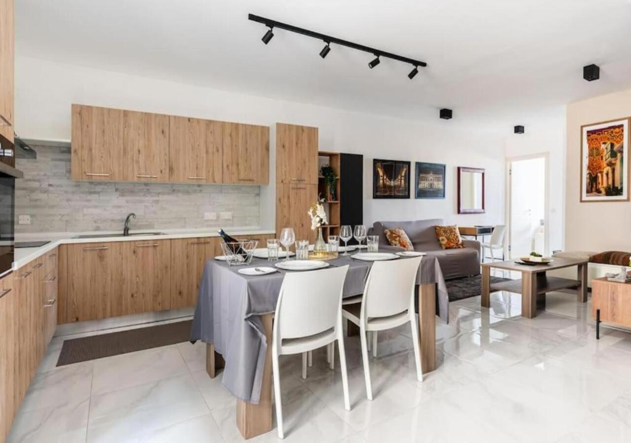 Sea View Luxury Apartment Brand New In วัลเลตตา ภายนอก รูปภาพ