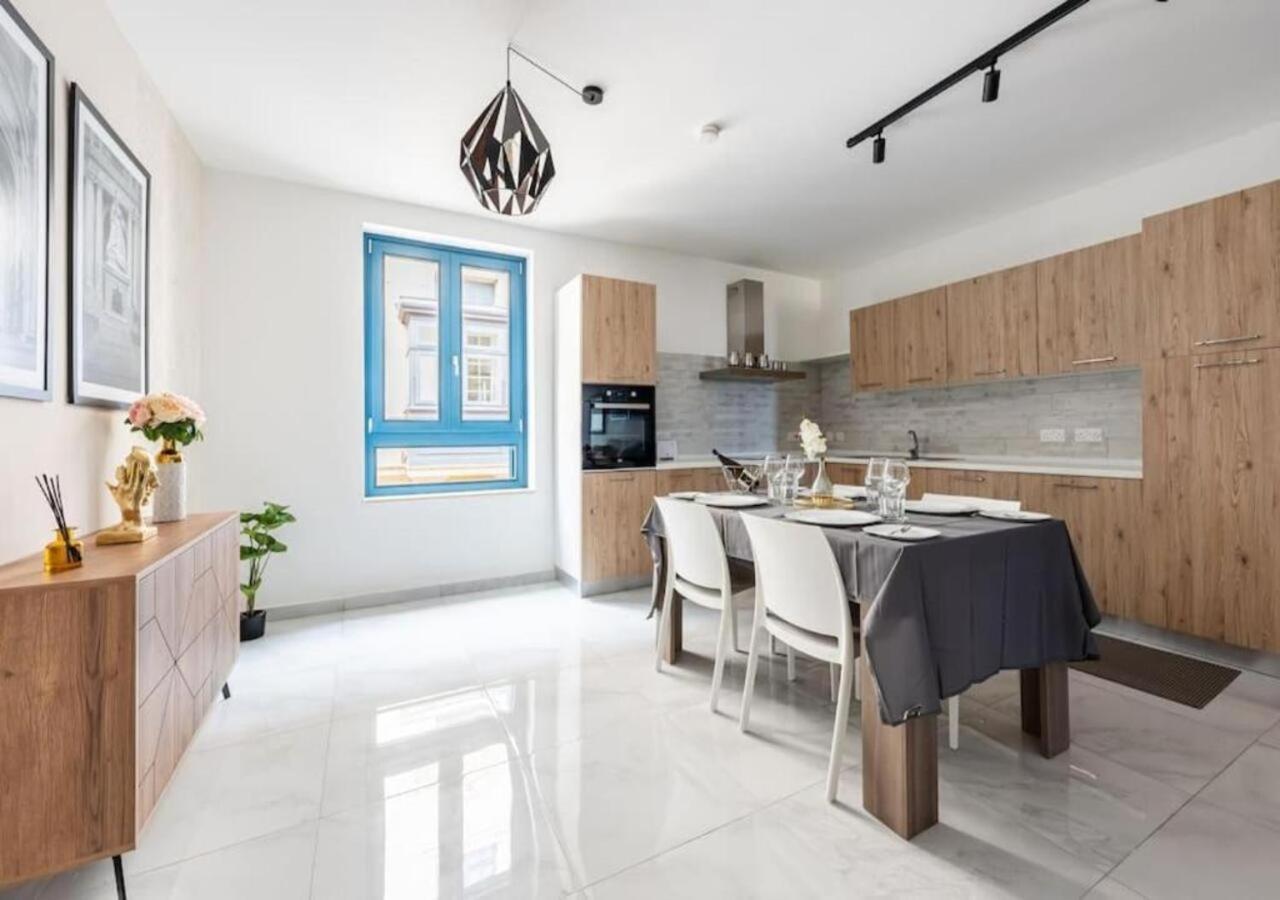Sea View Luxury Apartment Brand New In วัลเลตตา ภายนอก รูปภาพ